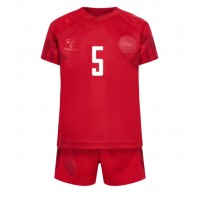 Maglie da calcio Danimarca Joakim Maehle #5 Prima Maglia Bambino Mondiali 2022 Manica Corta (+ Pantaloni corti)